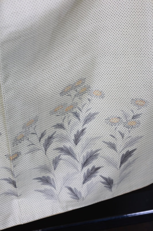 Authentic Oshima Tsumugi silk used kimono, light green, indigo, ink, gold, yellow, floral pattern, five-mark weave, hand-painted, R91