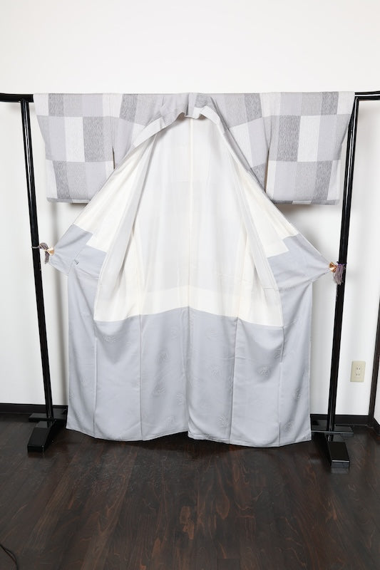 Komon (used kimono fabric) by Yasuhiro Chiji, shades of gray, wavy stripes, modified checkered pattern, continuous weave, R83