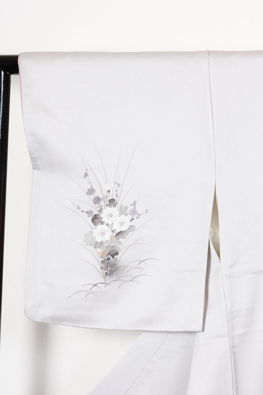 Japan used kimono, shades of gray, white, corners, brown, flowers, single crest, butterfly with wings, hand-painted Kyoto Yuzen dyeing, R88