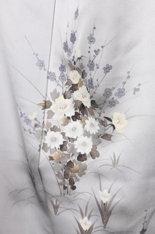 Japan used kimono, shades of gray, white, corners, brown, flowers, single crest, butterfly with wings, hand-painted Kyoto Yuzen dyeing, R88