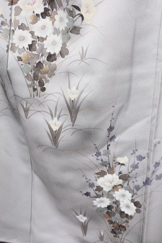 Japan used kimono, shades of gray, white, corners, brown, flowers, single crest, butterfly with wings, hand-painted Kyoto Yuzen dyeing, R88