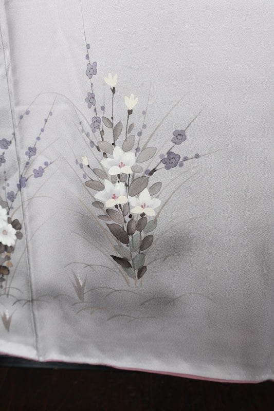 Japan used kimono, shades of gray, white, corners, brown, flowers, single crest, butterfly with wings, hand-painted Kyoto Yuzen dyeing, R88