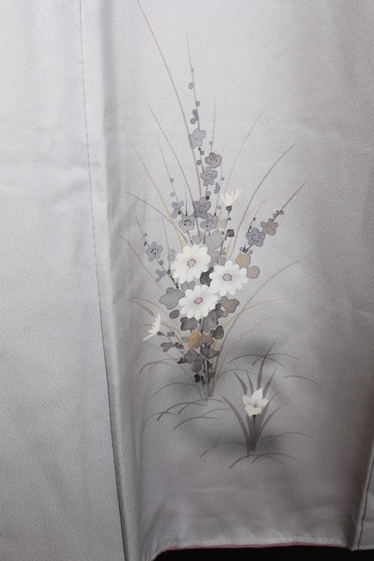 Japan used kimono, shades of gray, white, corners, brown, flowers, single crest, butterfly with wings, hand-painted Kyoto Yuzen dyeing, R88