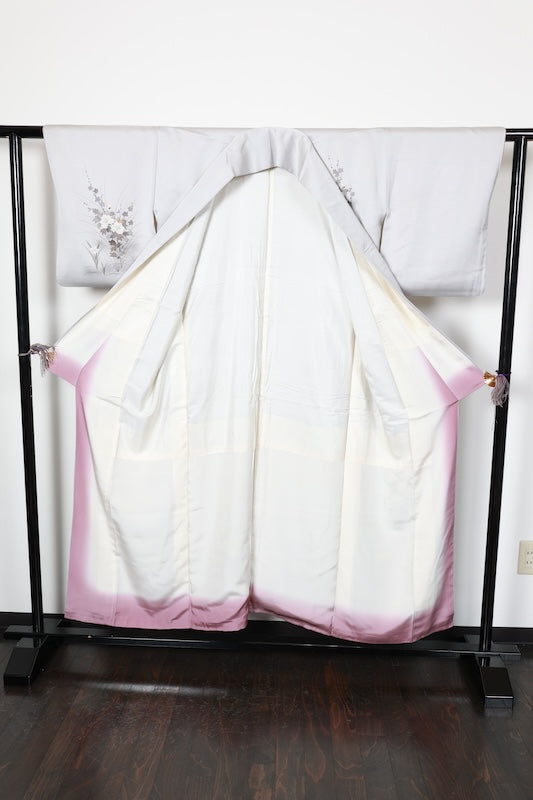 Japan used kimono, shades of gray, white, corners, brown, flowers, single crest, butterfly with wings, hand-painted Kyoto Yuzen dyeing, R88