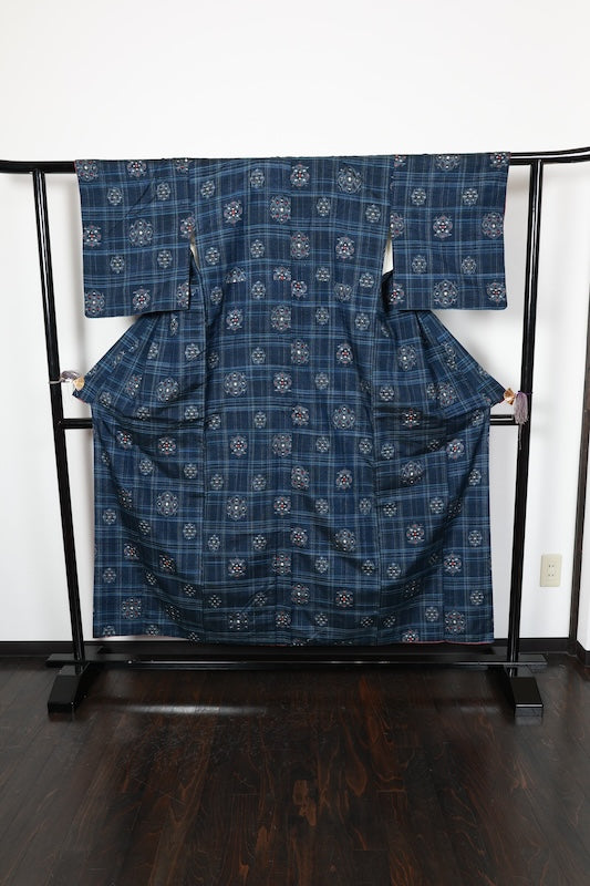 Yonezawa Tsumugi used kimono silk fabric, floss silk, shades of indigo, gray, red, checkered pattern, geometric design, handwoven, R143