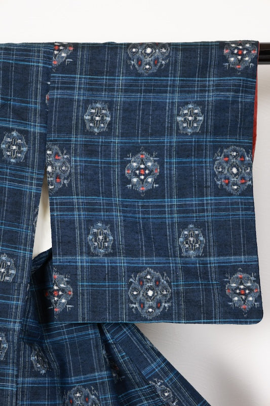 Yonezawa Tsumugi used kimono silk fabric, floss silk, shades of indigo, gray, red, checkered pattern, geometric design, handwoven, R143