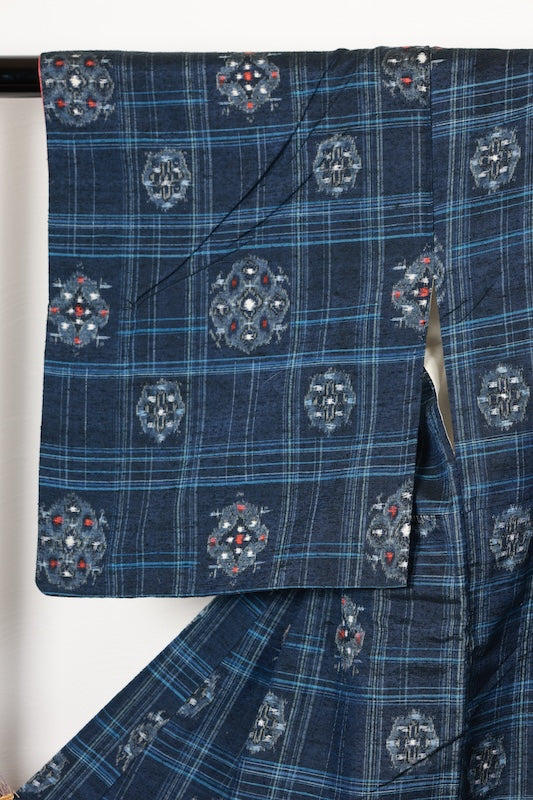 Yonezawa Tsumugi used kimono silk fabric, floss silk, shades of indigo, gray, red, checkered pattern, geometric design, handwoven, R143