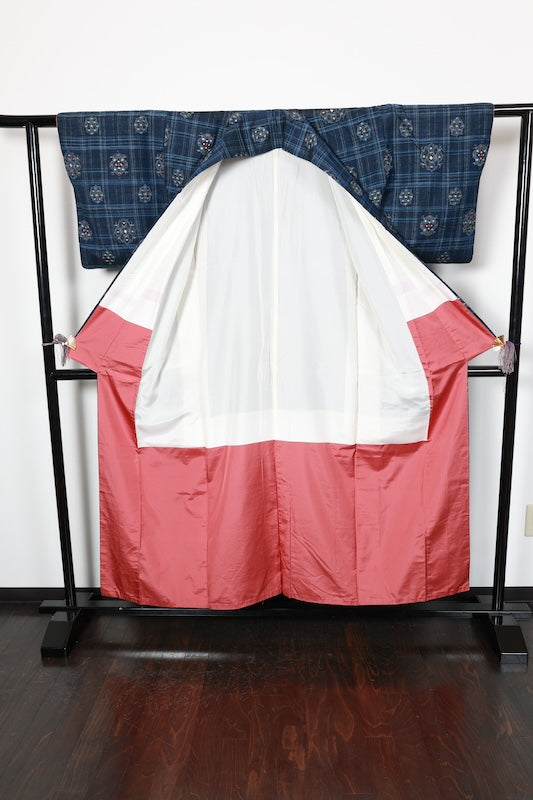 Yonezawa Tsumugi used kimono silk fabric, floss silk, shades of indigo, gray, red, checkered pattern, geometric design, handwoven, R143