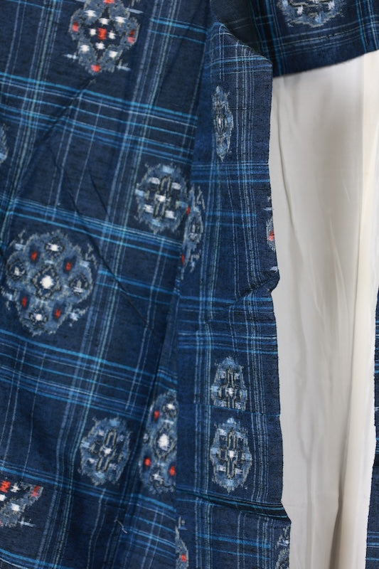 Yonezawa Tsumugi used kimono silk fabric, floss silk, shades of indigo, gray, red, checkered pattern, geometric design, handwoven, R143