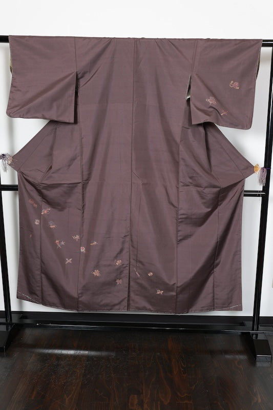 Japan kimono, brand new, unused. Colors: light brown, indigo, brown, purple, gray, coral red, treasure motif. R158