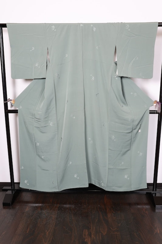 Japan used kimono fabric, designed by Ichiro Kakimoto, in Rikyu color, with a three-vine embroidered crest, Tang-style weave, floral pattern, made from wild silk, R157