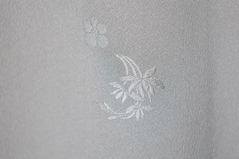Japan used kimono fabric, designed by Ichiro Kakimoto, in Rikyu color, with a three-vine embroidered crest, Tang-style weave, floral pattern, made from wild silk, R157