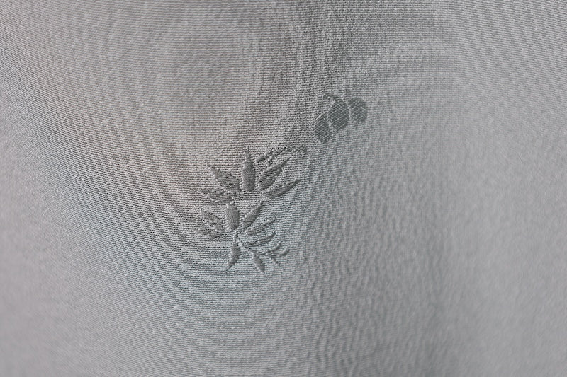 Japan used kimono fabric, designed by Ichiro Kakimoto, in Rikyu color, with a three-vine embroidered crest, Tang-style weave, floral pattern, made from wild silk, R157