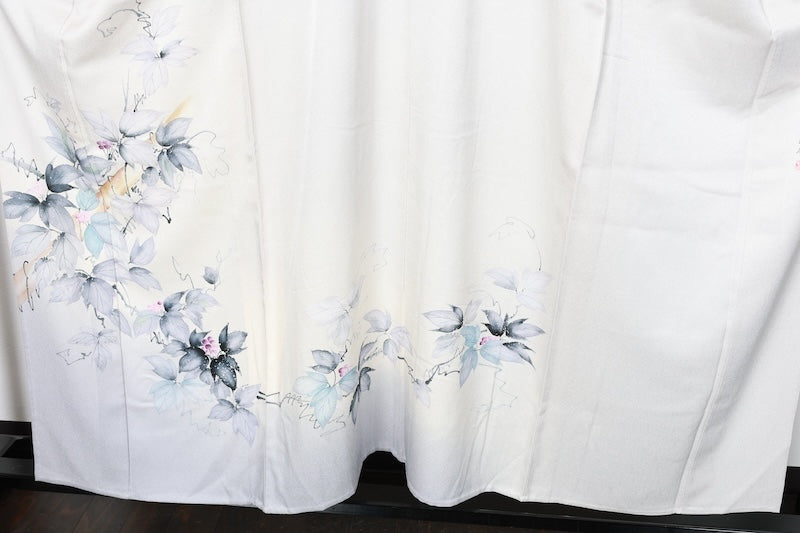 Japan used kimono, white, wisteria purple, gray, ink, purple, floral pattern, hand-painted, by a renowned artist, R171