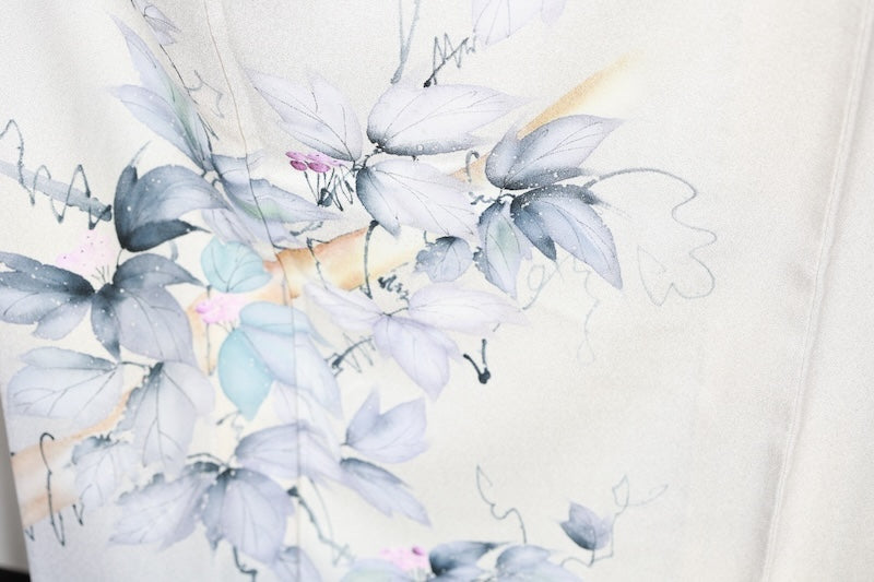 Japan used kimono, white, wisteria purple, gray, ink, purple, floral pattern, hand-painted, by a renowned artist, R171