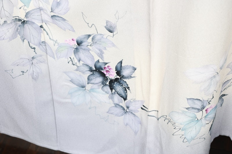 Japan used kimono, white, wisteria purple, gray, ink, purple, floral pattern, hand-painted, by a renowned artist, R171