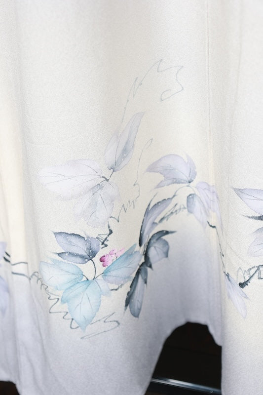Japan used kimono, white, wisteria purple, gray, ink, purple, floral pattern, hand-painted, by a renowned artist, R171