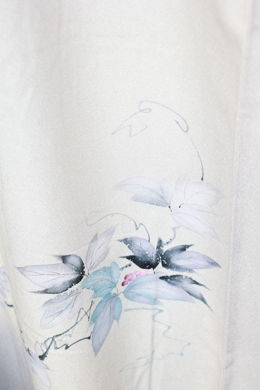 Japan used kimono, white, wisteria purple, gray, ink, purple, floral pattern, hand-painted, by a renowned artist, R171