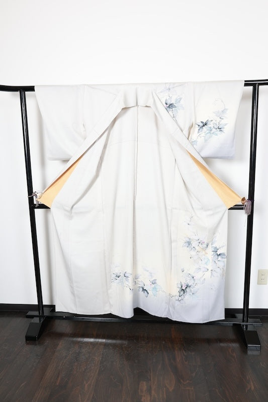 Japan used kimono, white, wisteria purple, gray, ink, purple, floral pattern, hand-painted, by a renowned artist, R171