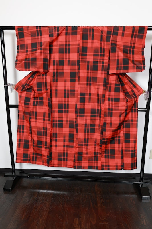 Tsumugi（Japan used kimono silk）shades of red and black checkered pattern, handwoven, R176