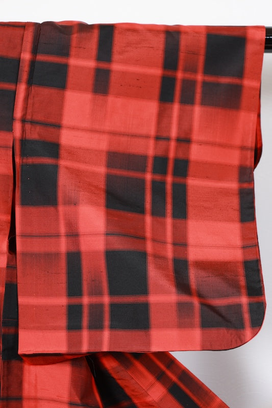 Tsumugi（Japan used kimono silk）shades of red and black checkered pattern, handwoven, R176