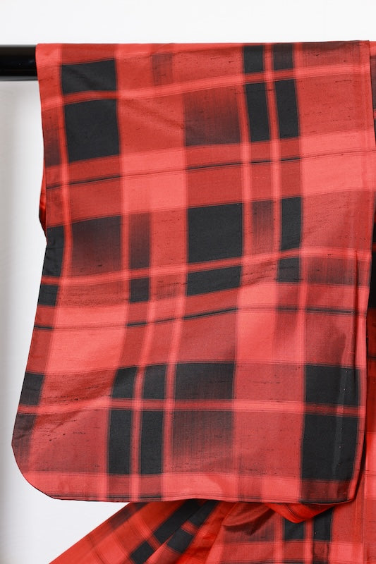 Tsumugi（Japan used kimono silk）shades of red and black checkered pattern, handwoven, R176
