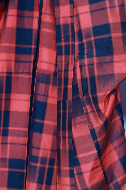 Tsumugi（Japan used kimono silk）shades of red and black checkered pattern, handwoven, R176