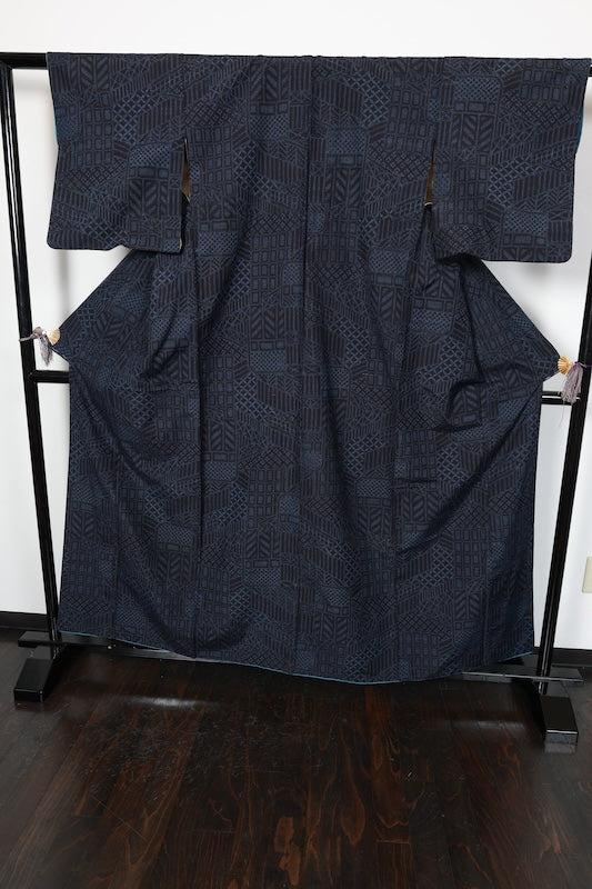 Tsumugi(Japan used kimono) silk fabric, shades of indigo, geometric pattern, hand-spun, R193