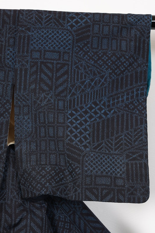 Tsumugi(Japan used kimono) silk fabric, shades of indigo, geometric pattern, hand-spun, R193