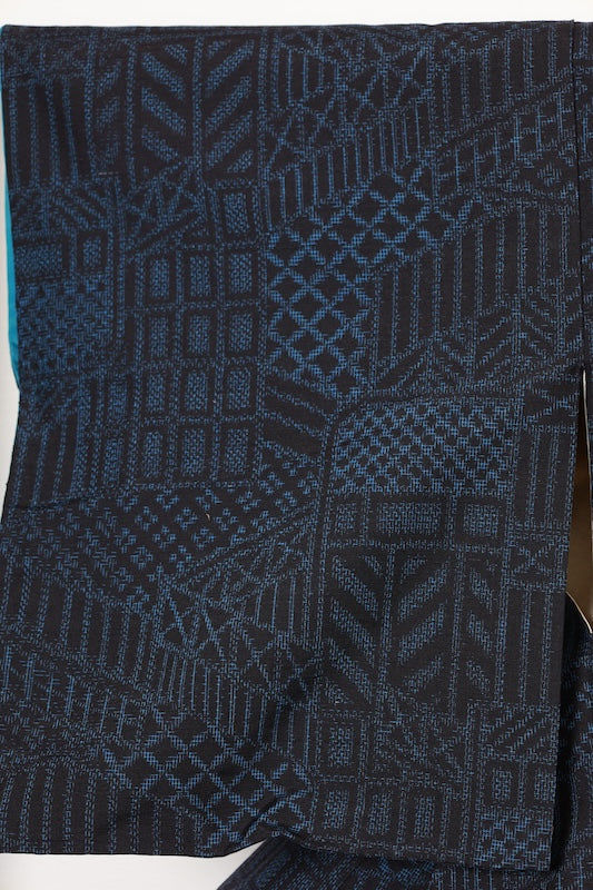 Tsumugi(Japan used kimono) silk fabric, shades of indigo, geometric pattern, hand-spun, R193