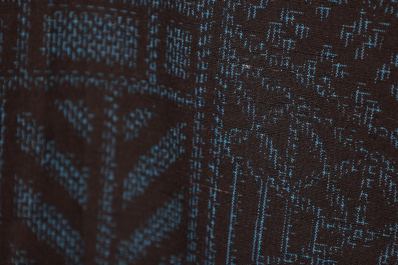 Tsumugi(Japan used kimono) silk fabric, shades of indigo, geometric pattern, hand-spun, R193
