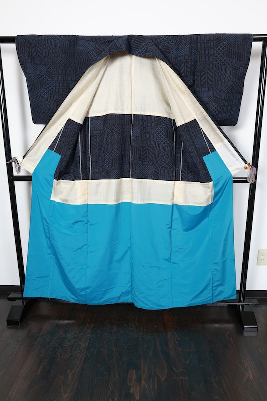 Tsumugi(Japan used kimono) silk fabric, shades of indigo, geometric pattern, hand-spun, R193