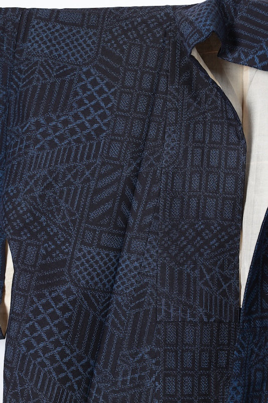Tsumugi(Japan used kimono) silk fabric, shades of indigo, geometric pattern, hand-spun, R193