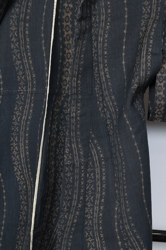 Tsumugi silk(Japan used kimono fabric), ink black, brown, ikat pattern, wavy stripes, R181
