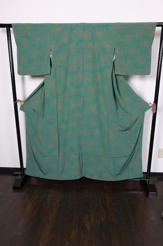 Ise-style komon (used kimono fabric), green and orange, scattered chrysanthemum design, cone carving, by Hirose Yumo, R213