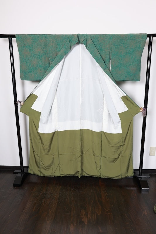 Ise-style komon (used kimono fabric), green and orange, scattered chrysanthemum design, cone carving, by Hirose Yumo, R213