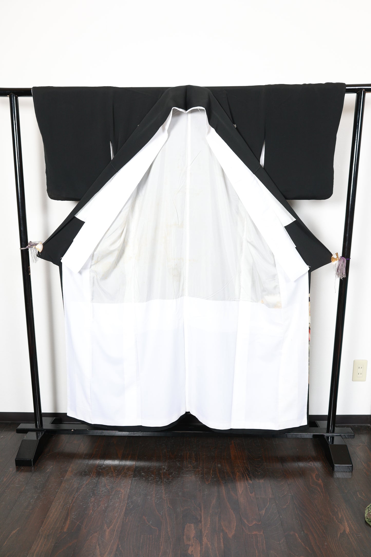 Black formal used kimono (Kurotomesode), designer piece, five crests (Gosan no Kiri), hand-painted design, R253