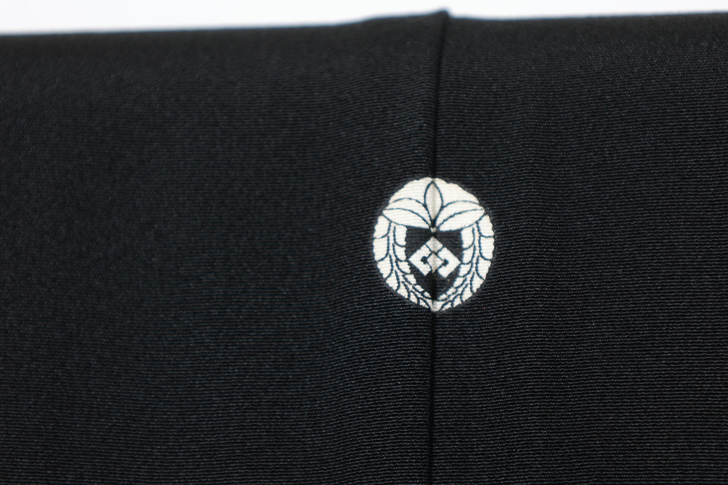 Black formal used kimono (Kyoto Yuzen dyeing), five crests, omodaka water plantain design, artist-made, seaside landscape design, R252