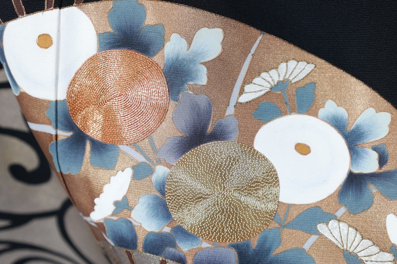 New, unused formal kimono (Tomesode). Black, gold, white, and gray. Rinpa style. Features include waves, fans, plum blossoms, chrysanthemums, grapes, maple leaves, and gold thread embroidery. Kyoto Yuzen dyeing. B1470