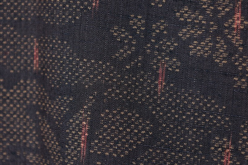 Yuki Tsumugi silk kimono, brand new and unused. Features shades of brown, reddish-brown, floral and cloud patterns, handwovenB1483
