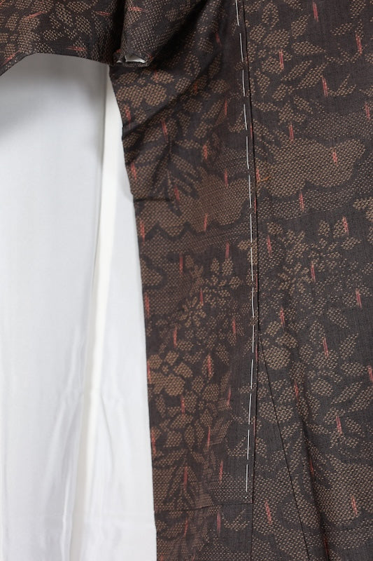 Yuki Tsumugi silk kimono, brand new and unused. Features shades of brown, reddish-brown, floral and cloud patterns, handwovenB1483
