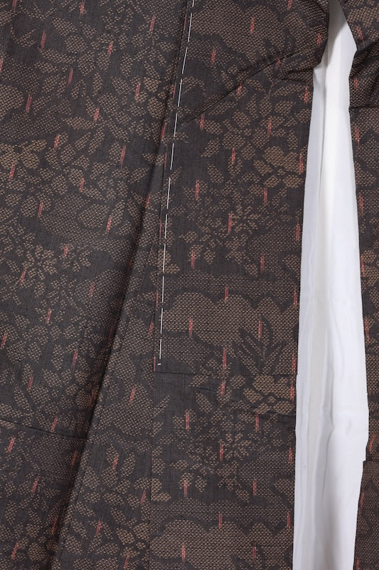 Yuki Tsumugi silk kimono, brand new and unused. Features shades of brown, reddish-brown, floral and cloud patterns, handwovenB1483