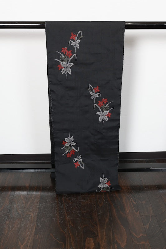 Oshima Tsumugi silk fabric , brand new, black, gray, red, green, white, seven-mark weave, R268
