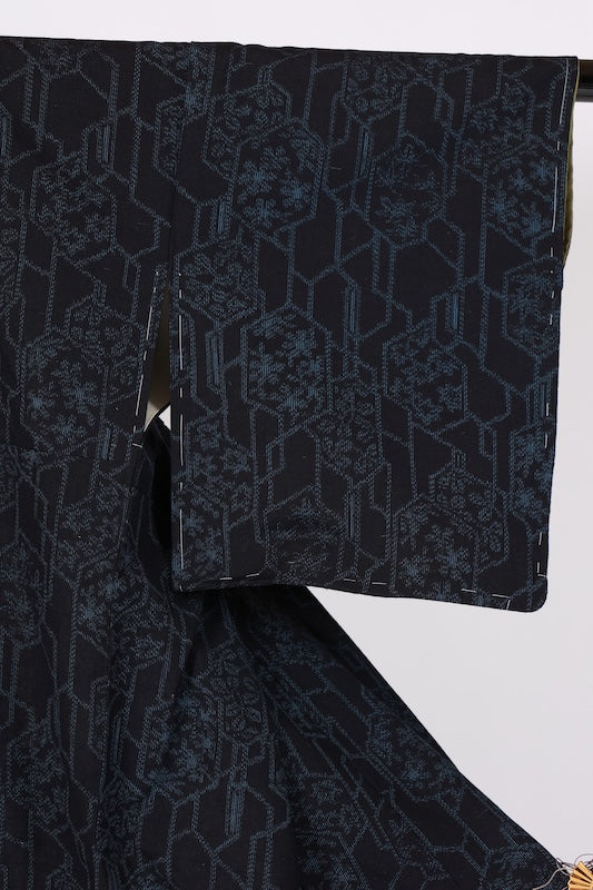 Ishige Yuki Tsumugi silk kimono, brand new and unused, in shades of indigo, with floral and geometric patterns.B1480