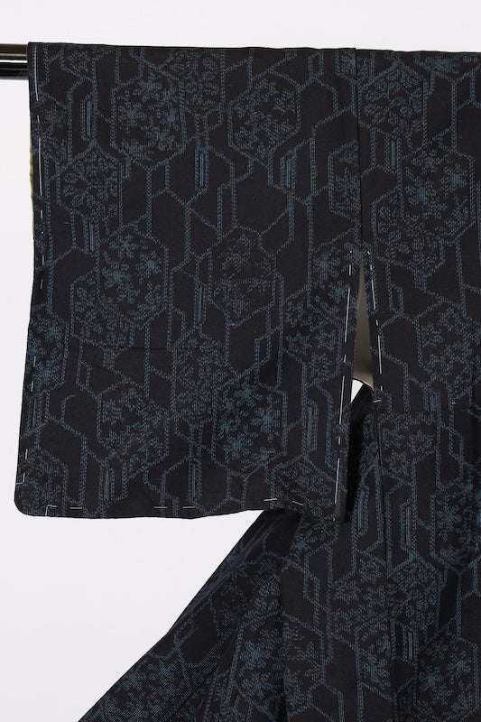 Ishige Yuki Tsumugi silk kimono, brand new and unused, in shades of indigo, with floral and geometric patterns.B1480