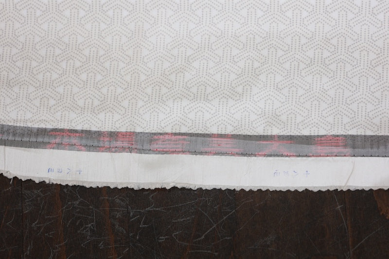 Authentic Oshima Tsumugi silk fabric, brand new, white and gray, with a water plantain pattern, post-dyed, R296
