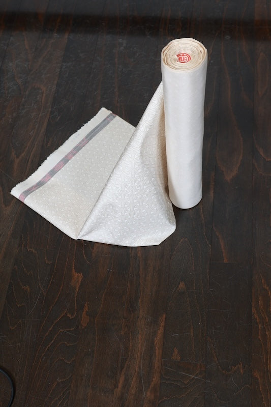 Authentic Oshima Tsumugi silk fabric, brand new, white and gray, with a water plantain pattern, post-dyed, R296