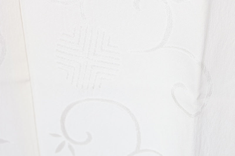 Nagajuban (undergarment for formal occasions), white, made with eight-ply twisted yarn, floral pattern throughout, R319