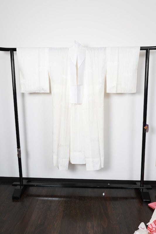 White Nagajuban (undergarment for formal occasions), Tang-style weave, pagoda and wave pattern, R318