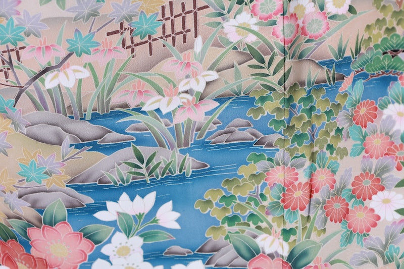 Black formal kimono used (Kurotomesode) with five crests and a four-diamond pattern. Colors: green, indigo, cherry blossom pink, gray, beige. Features a traditional landscape design. Kyoto Yuzen dyeing technique. J8